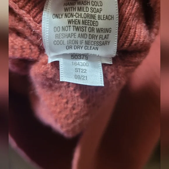 EUC Garnet Hill Angled Rib Cashmere Sweater Size Medium - Picture 9 of 9